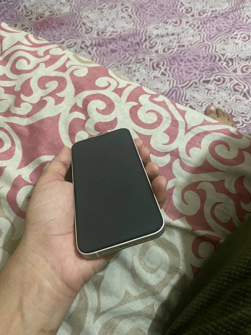 Apple iPhone 13 8