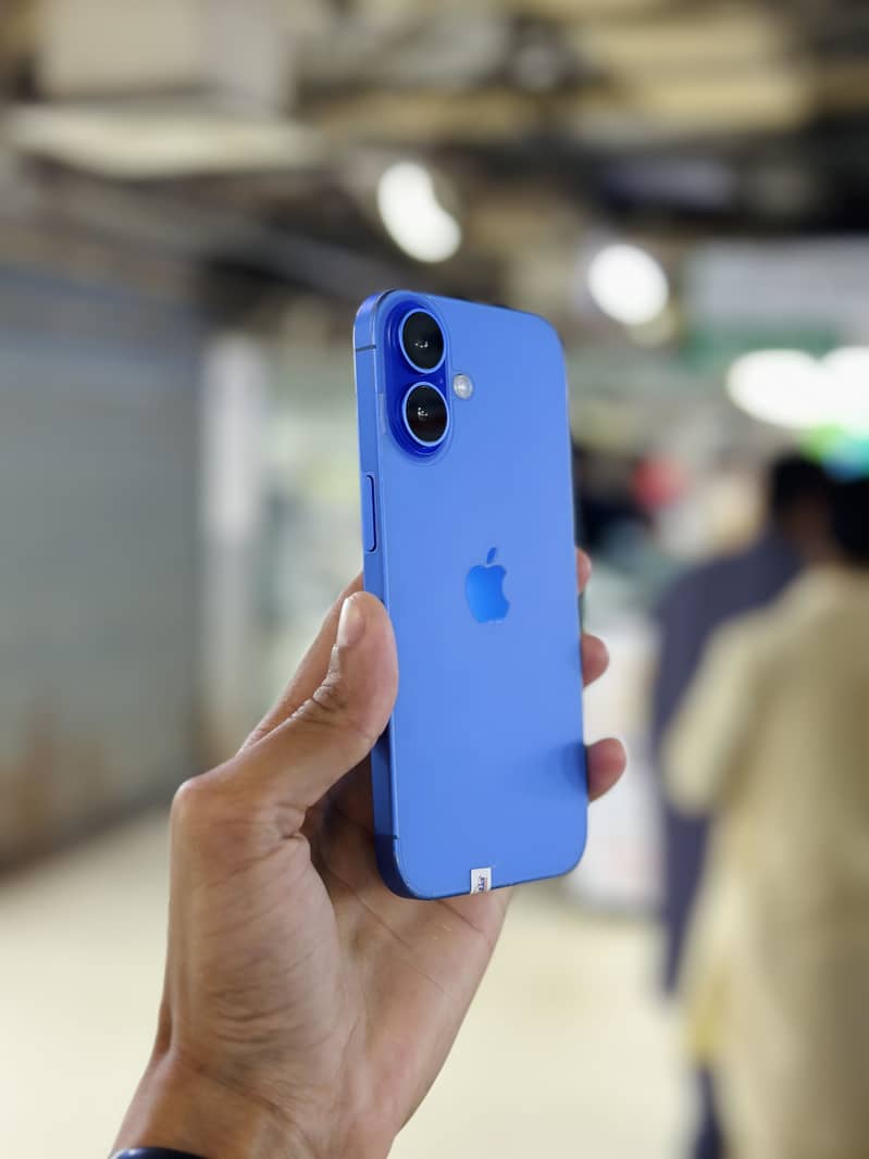 Apple iPhone 16 2