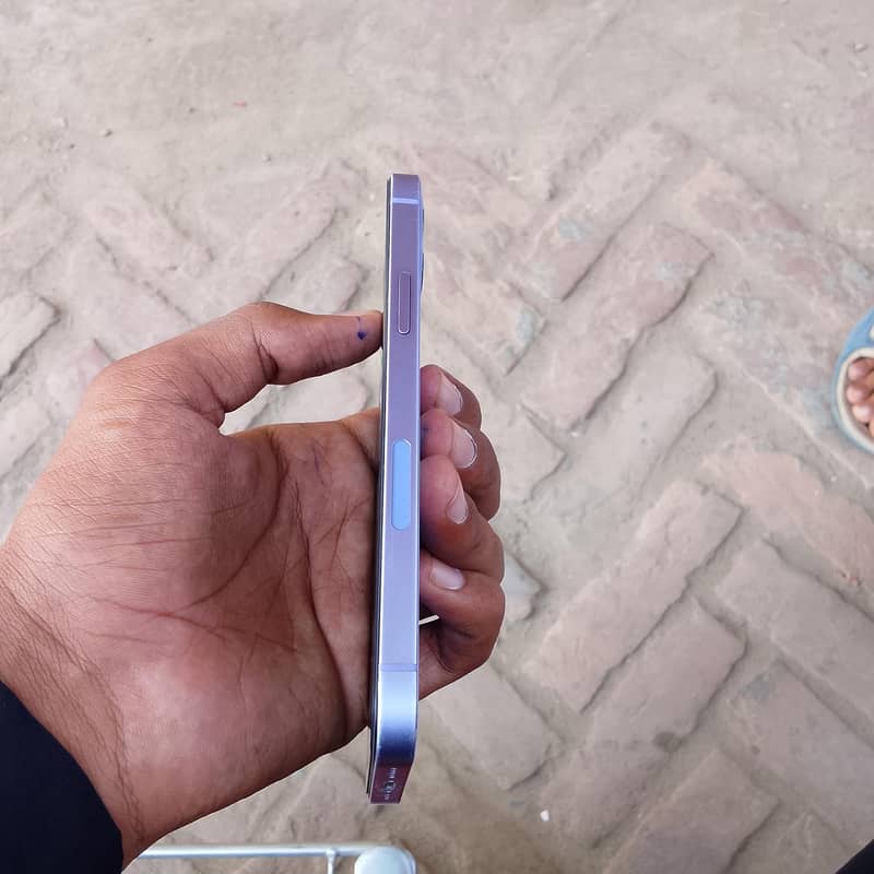 Apple iPhone 12 3