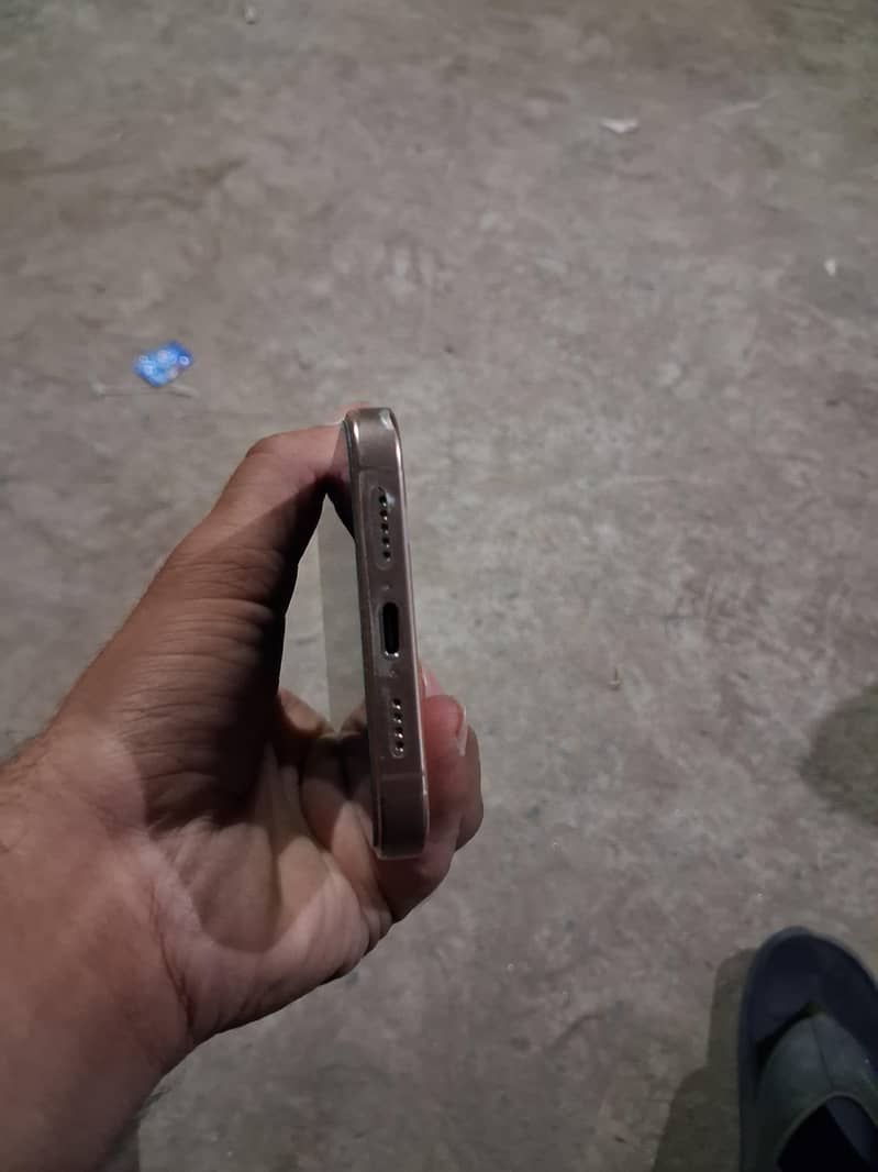 Apple iPhone 16 Pro Max 2