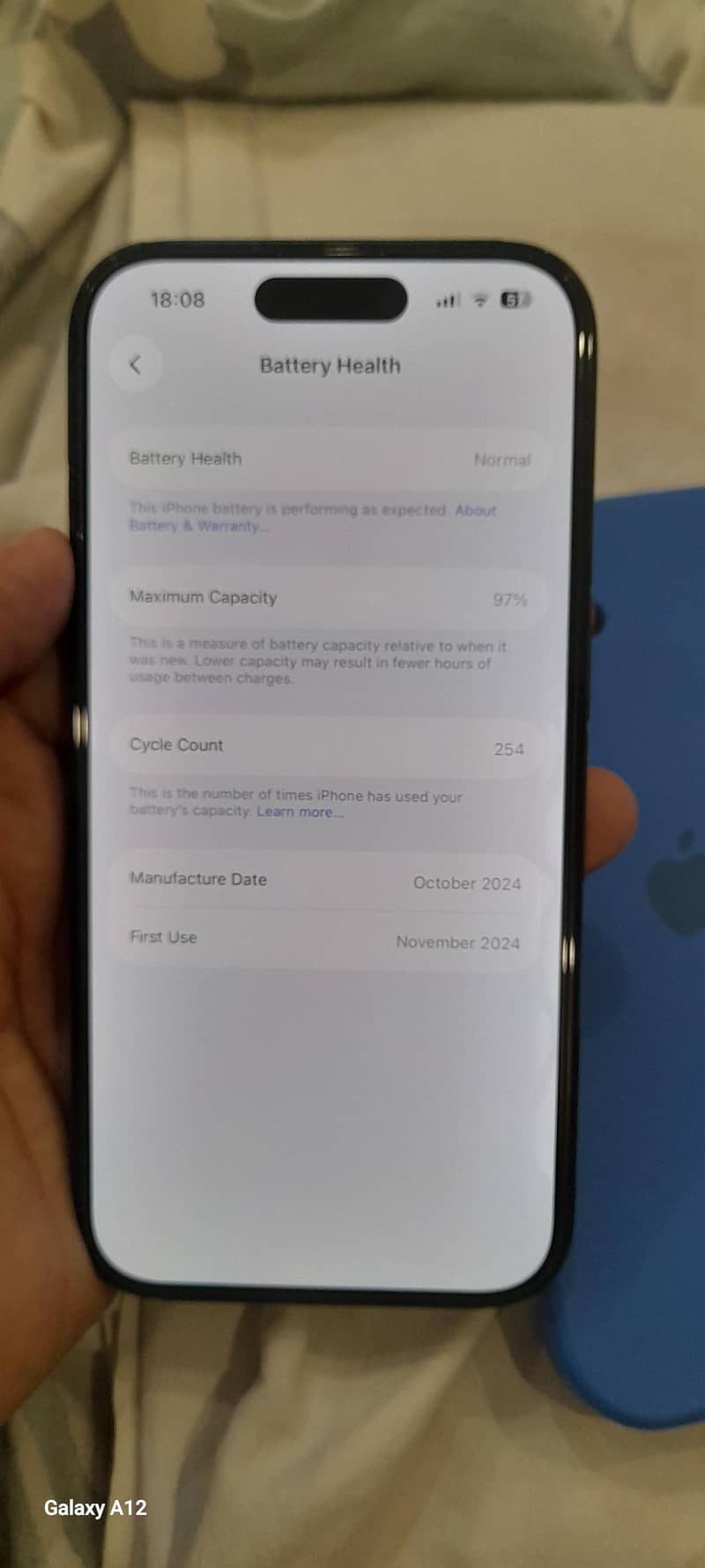 Apple iPhone 16 4