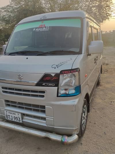 Suzuki Every 2012
