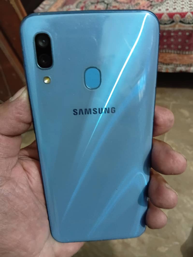 Samsung Mobile A30 1