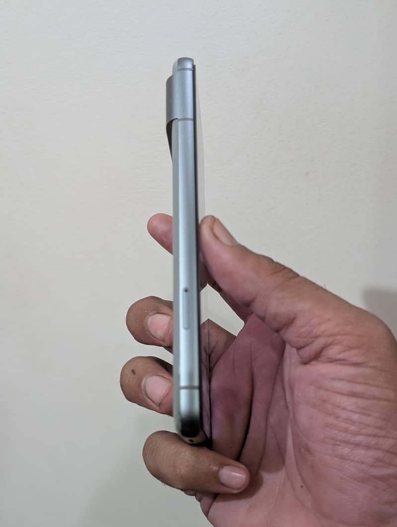 Google Pixel 8 4