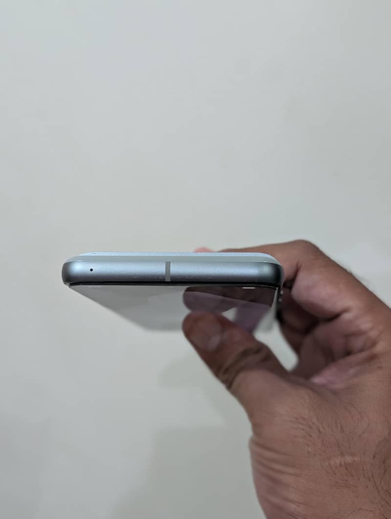 Google Pixel 8 6