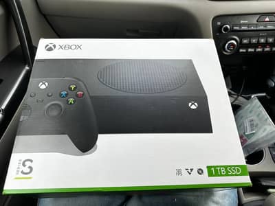 Xbox Series S 1 TB Black Edition 2 Controllers & BOX