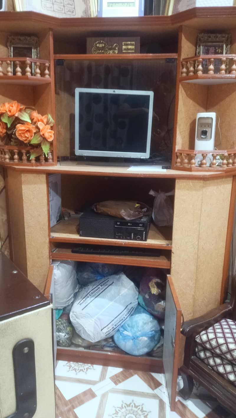 Computer & LCD TV corner 4