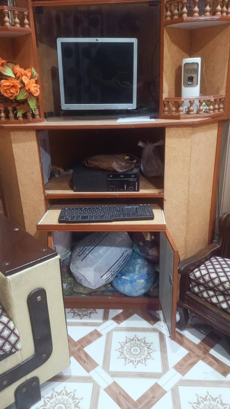 Computer & LCD TV corner 5