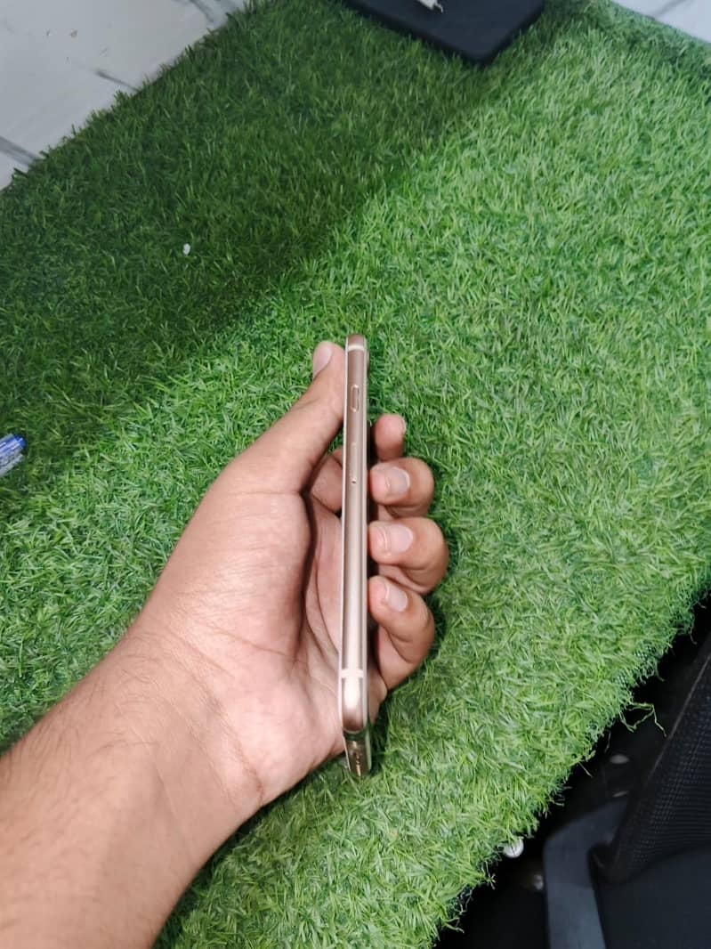 Apple iPhone 8 3