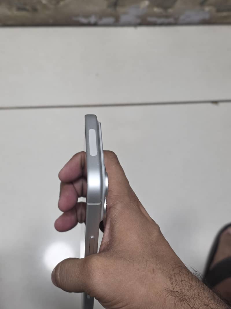 Apple iPhone 17 Pro Max 2