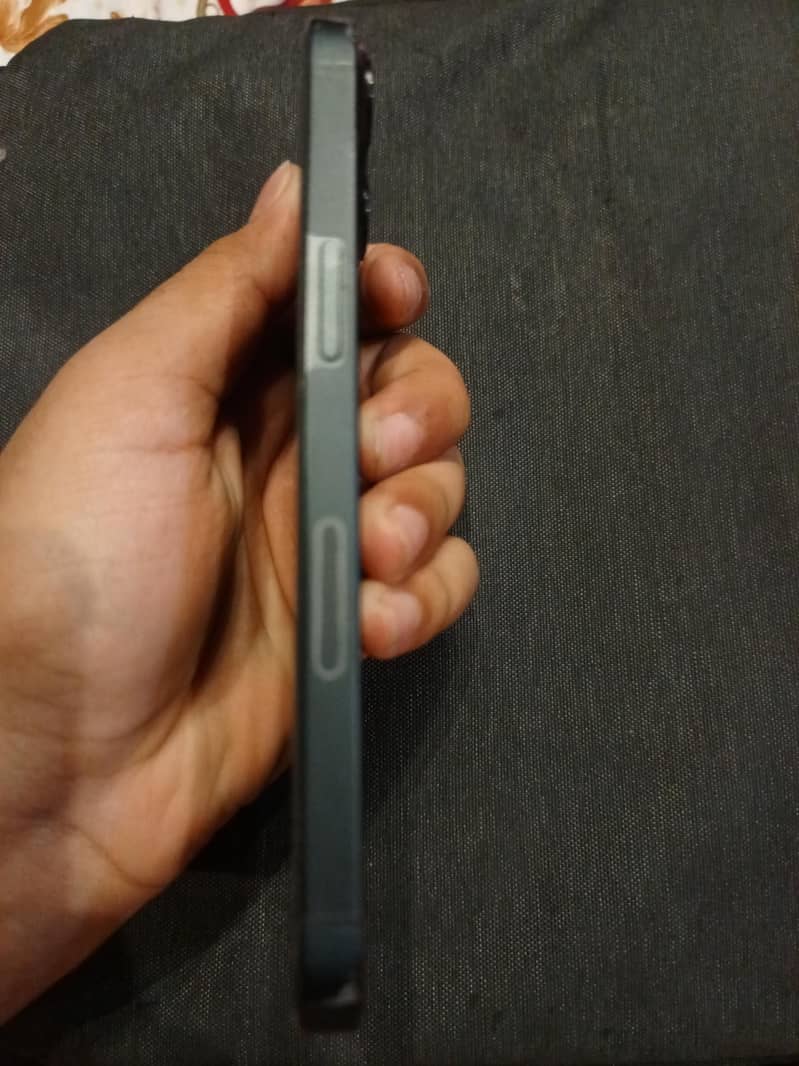 Apple iPhone 13 2