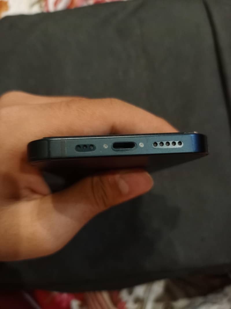 Apple iPhone 13 5