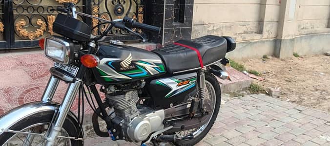 Black honda 125