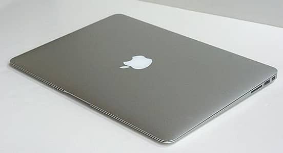 Maclook Air (13-inch, Mid 2013) for sale only battery change need