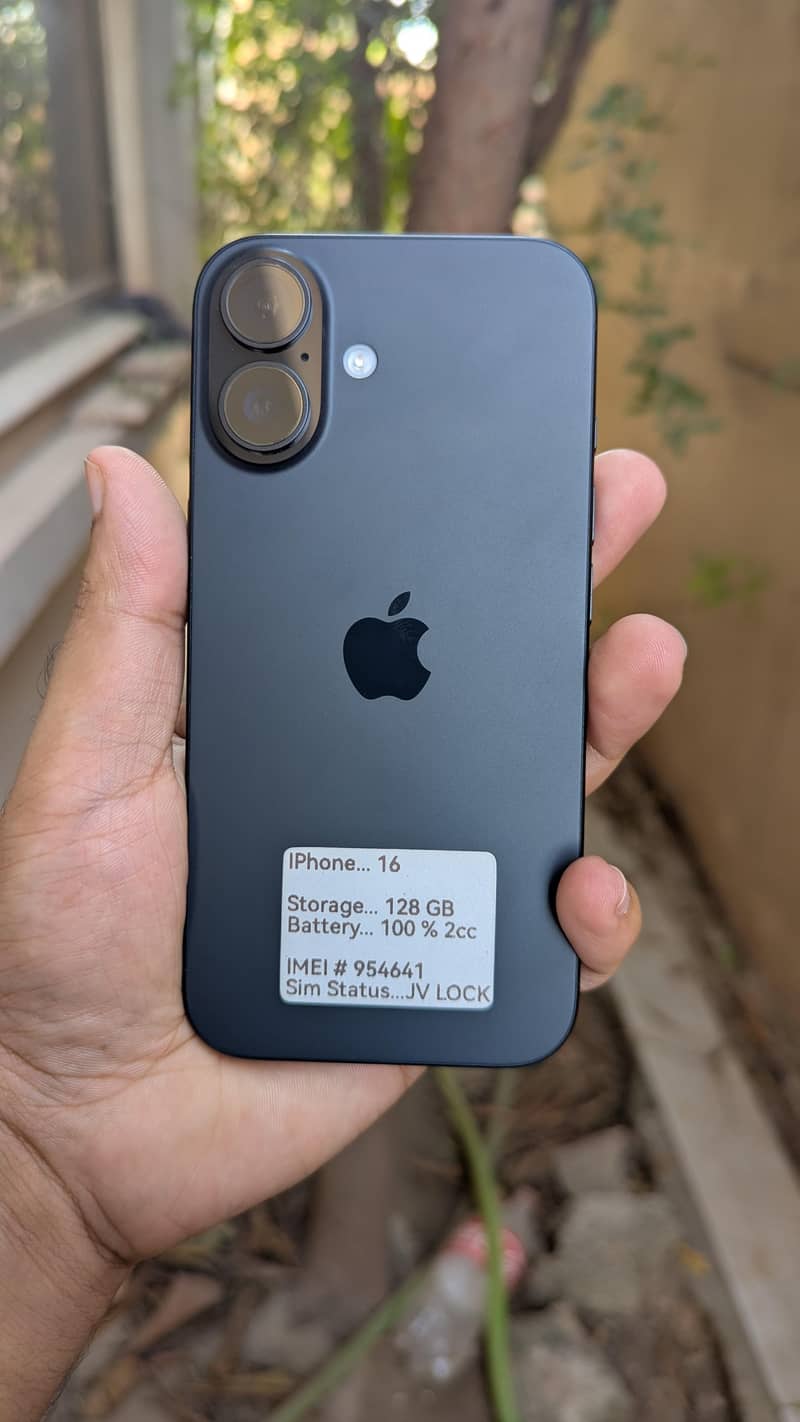 Apple iPhone 16 2
