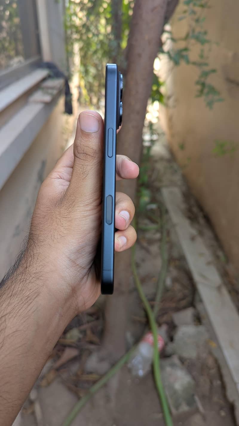 Apple iPhone 16 4