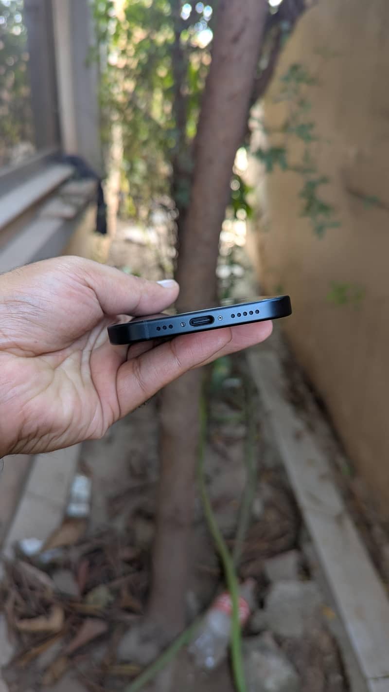 Apple iPhone 16 5
