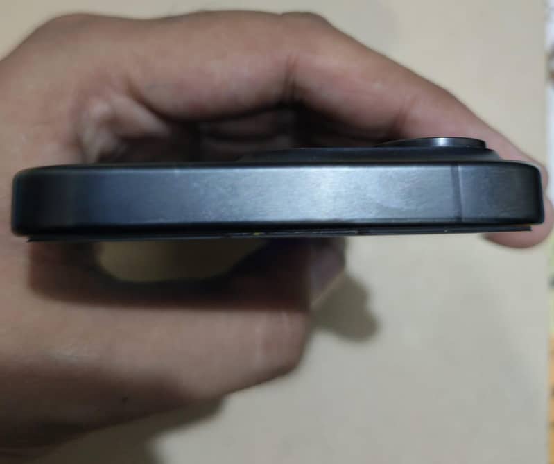 Apple iPhone 15 Pro 2