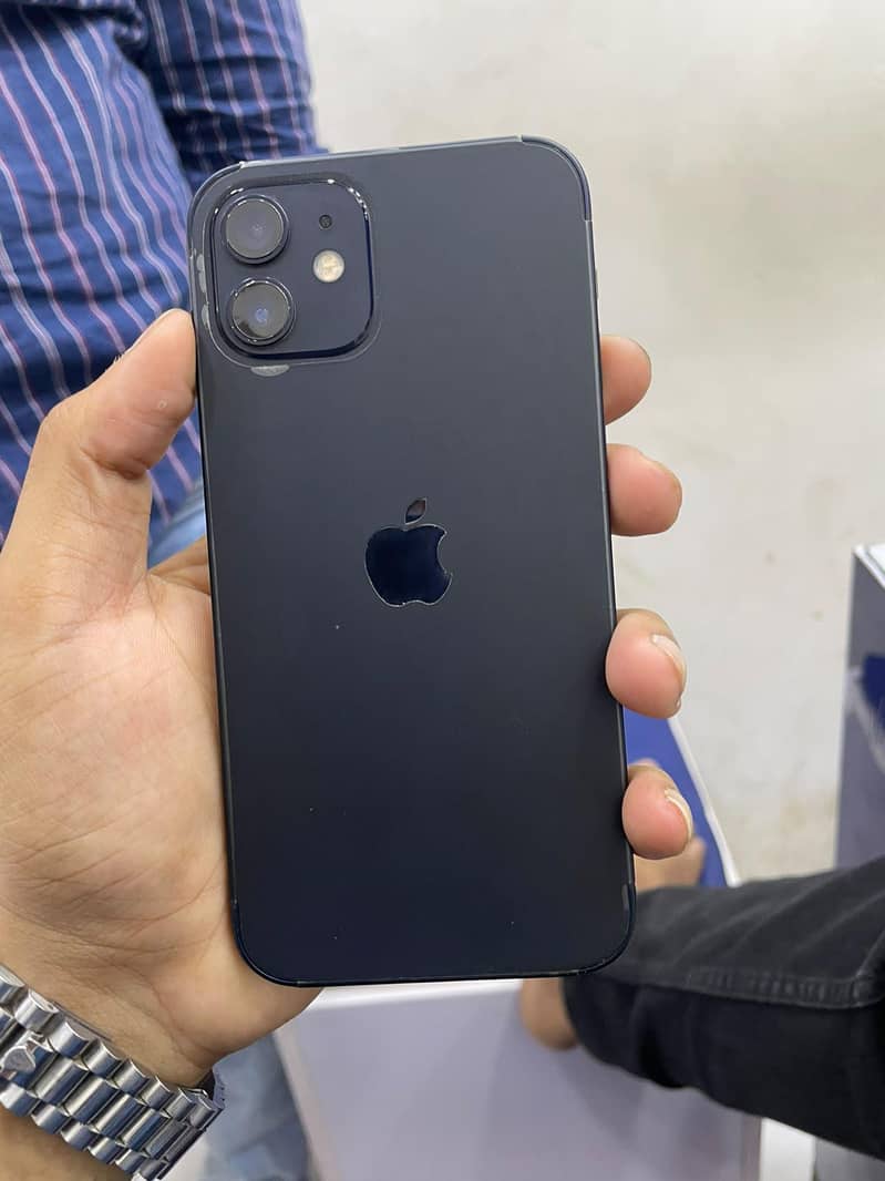 Apple iPhone 12 3