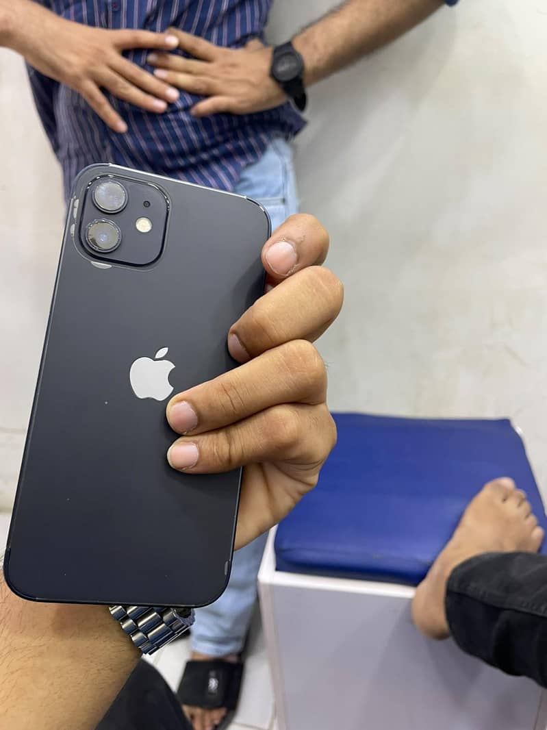 Apple iPhone 12 6