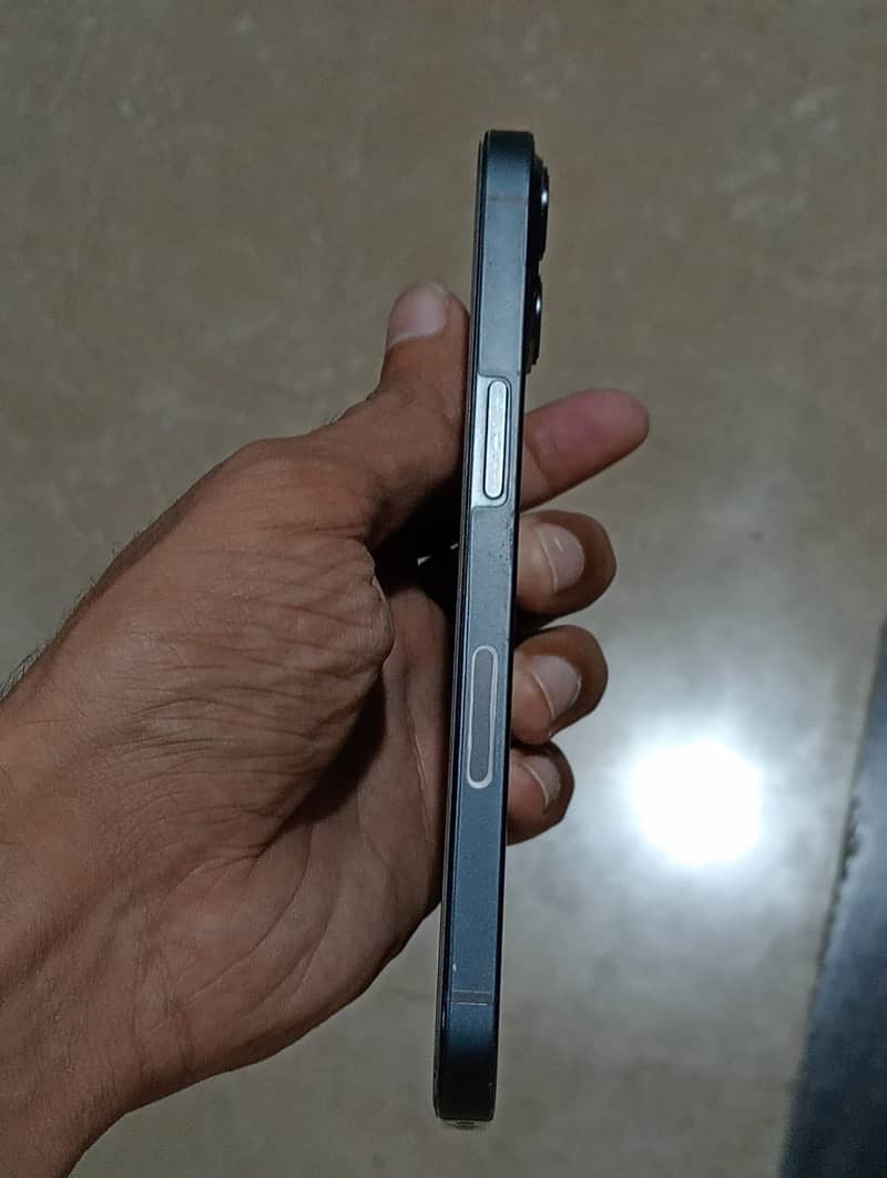 Apple iPhone 13 2
