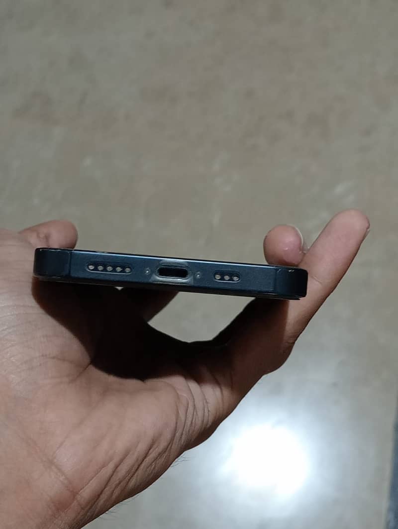 Apple iPhone 13 4