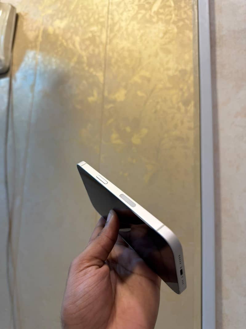 Apple iPhone 13 2