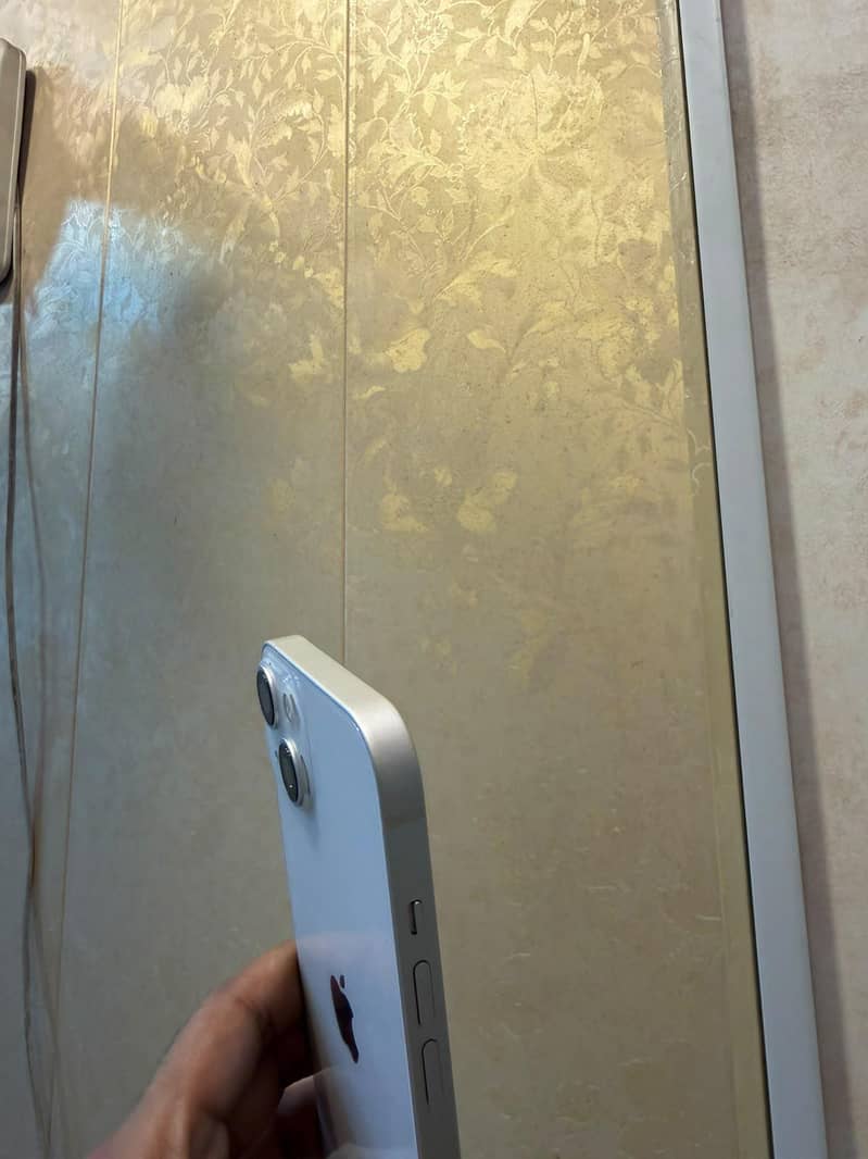 Apple iPhone 13 4
