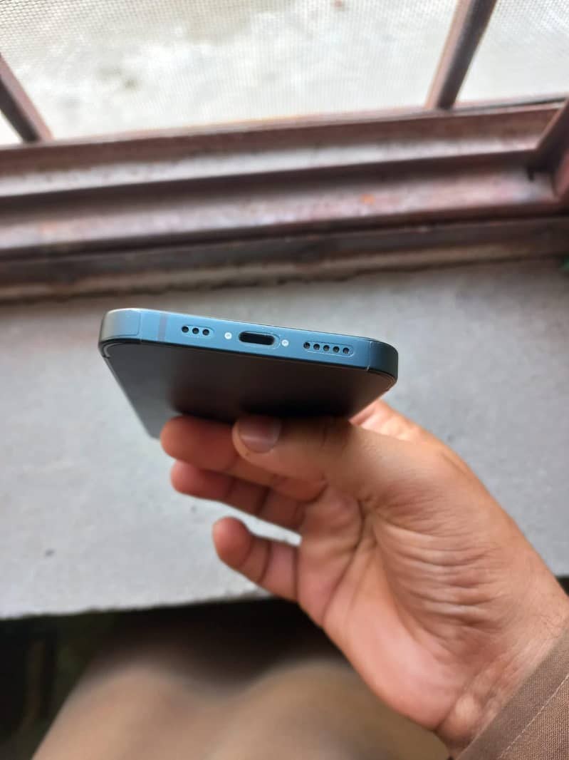 Apple iPhone 13 2