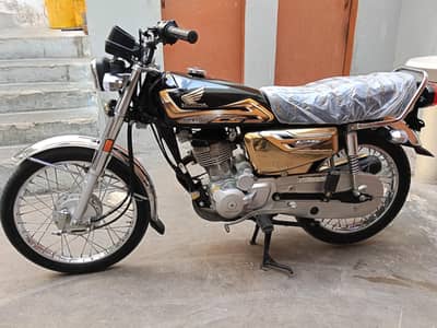 Honda CG 125s Gold edition model 2026 Ka 8 month unregistered 3000 km