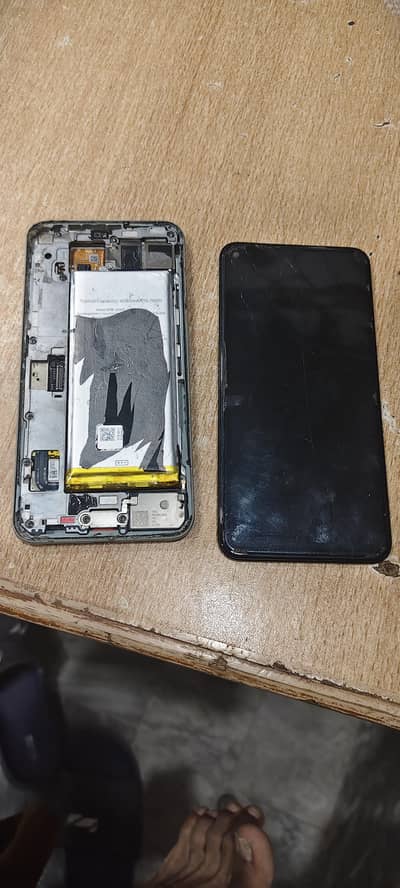 Google Pixel 5 parts phone available panel Chalo ha Lekin line dot ha