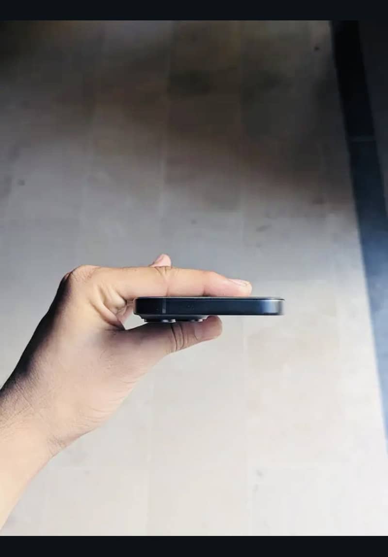 Apple iPhone 15 4
