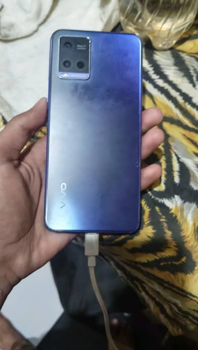 Vivo V21