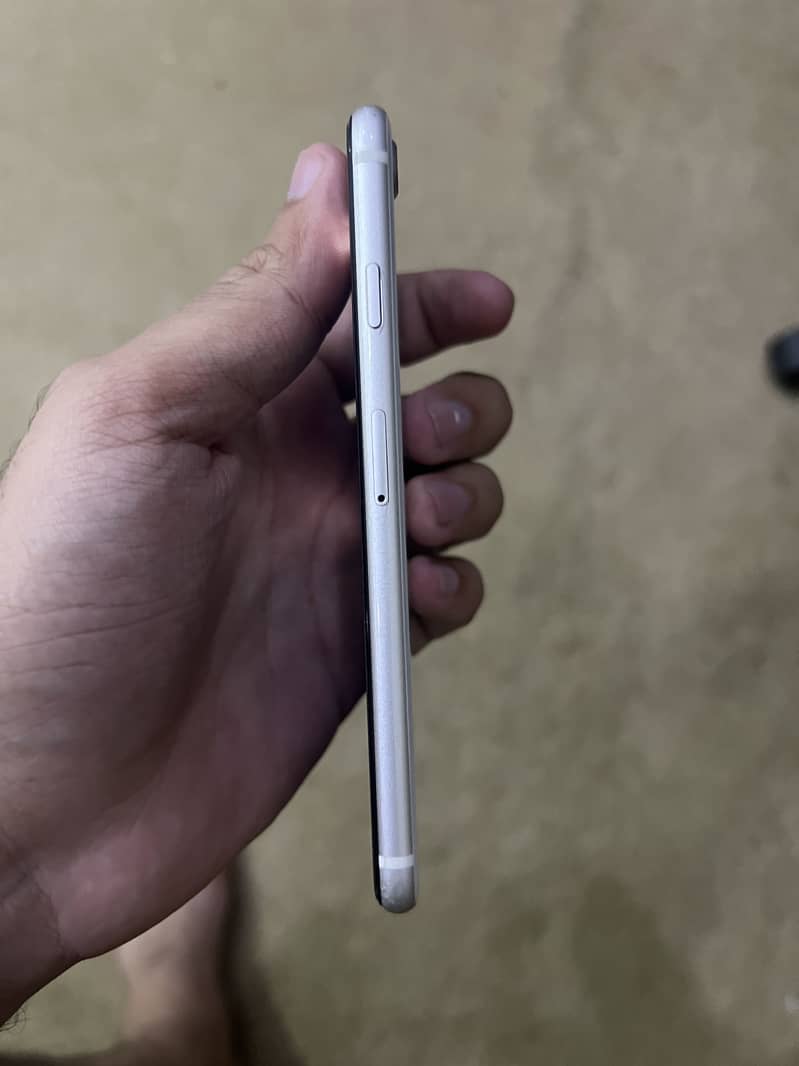 Apple iPhone SE 3 3