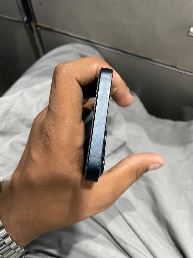 Apple iPhone 13 3