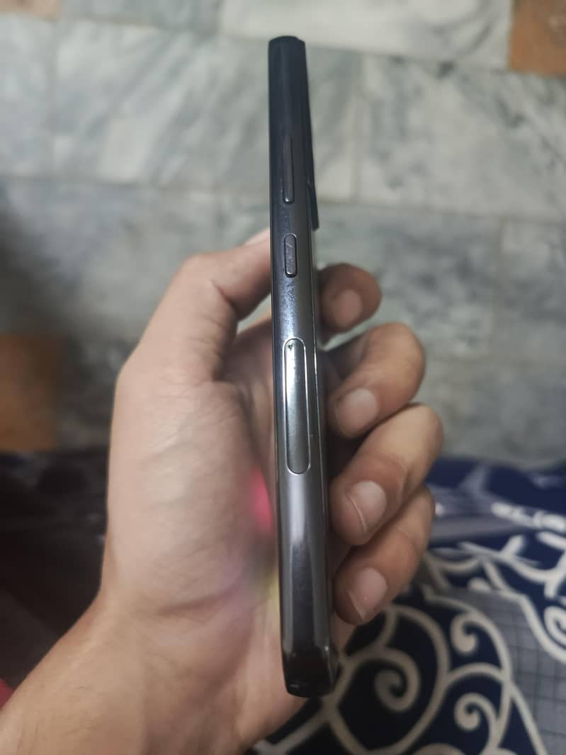 Samsung  S22 5