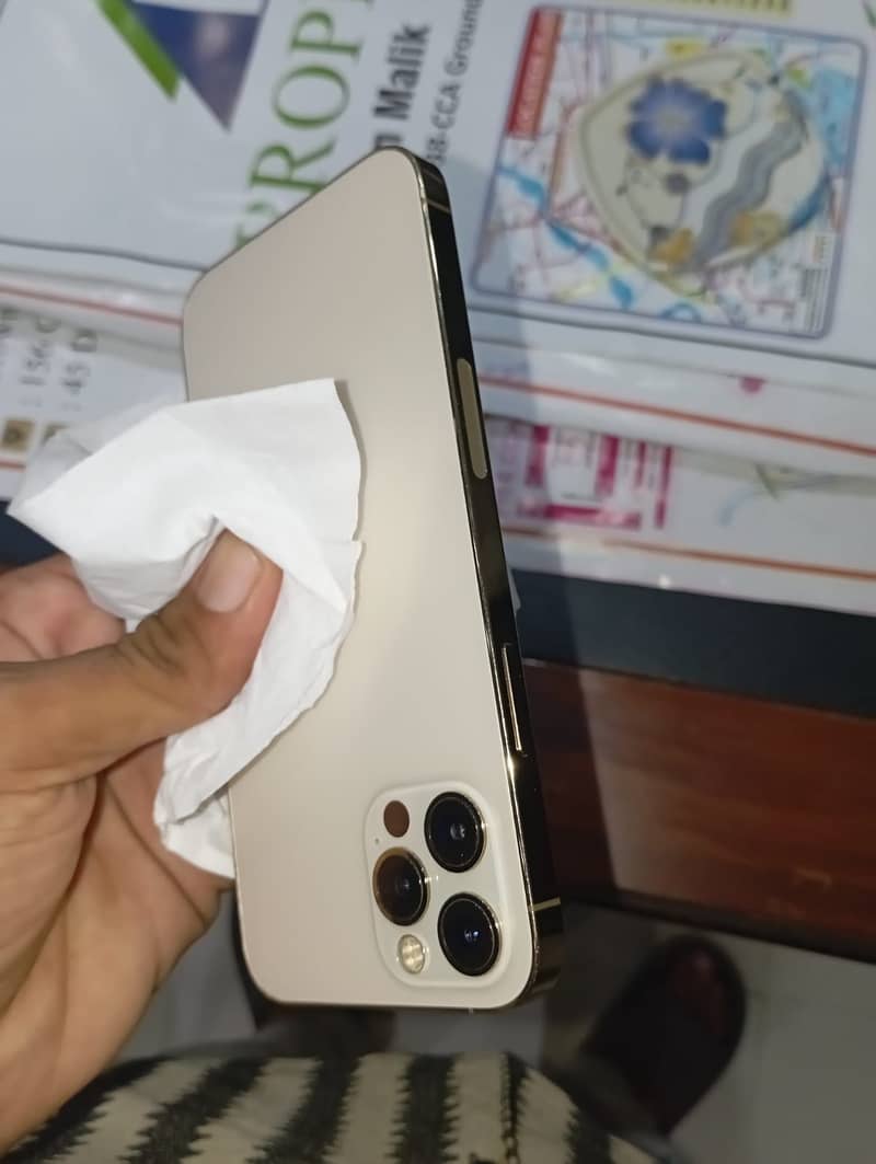 Apple iPhone 12 Pro 3