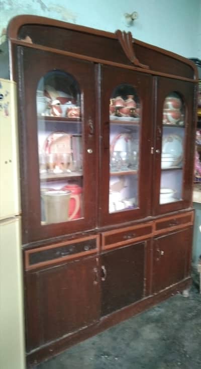 showcace Almari