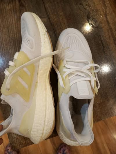 ULTRA BOOST 22 RUNNING SHOES UK10