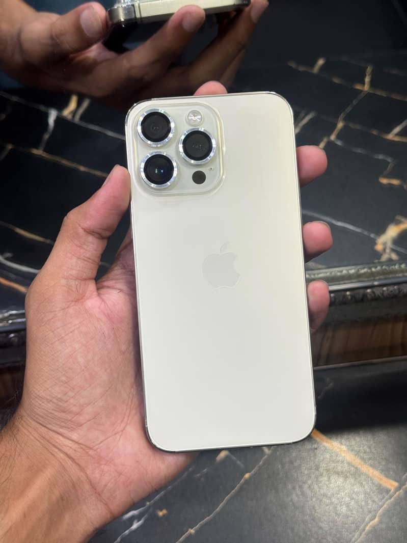 Apple iPhone 14 Pro Max 9