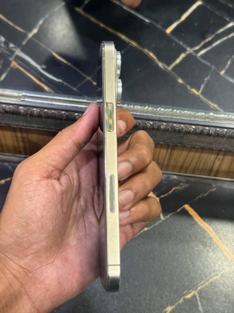 Apple iPhone 14 Pro Max 12