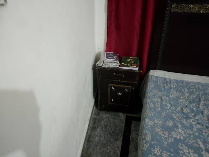 two single bed with two side table 3