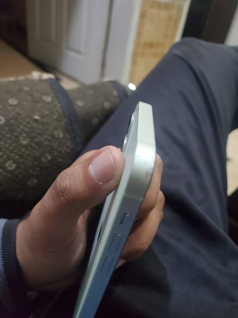 Apple iPhone 12 6
