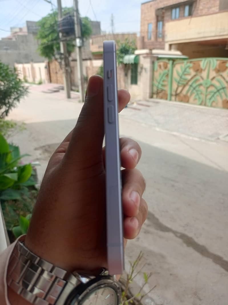 Apple iPhone 14 4