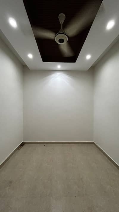 A Prime Location 500 Square Feet Flat Located In Al-Kabir Town - Phase 2 Is Available For Rent