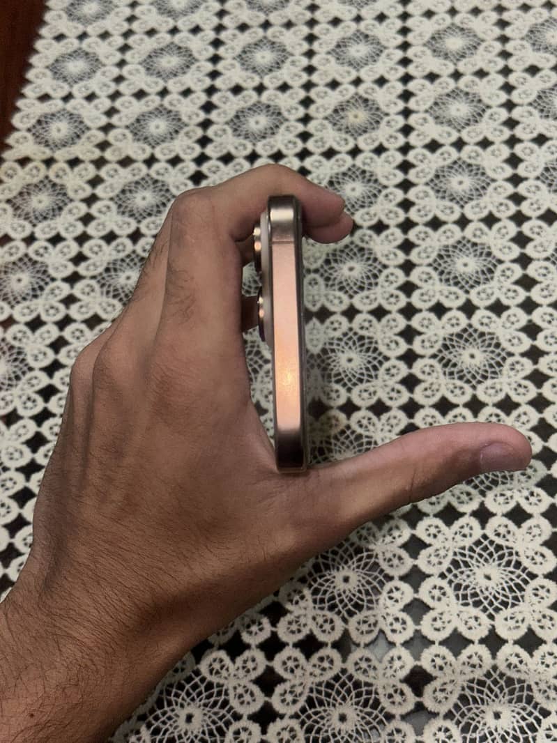 Apple iPhone 16 Pro Max 7