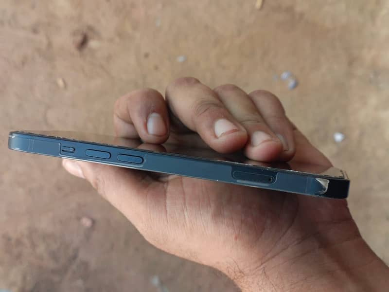 Apple iPhone 13 2