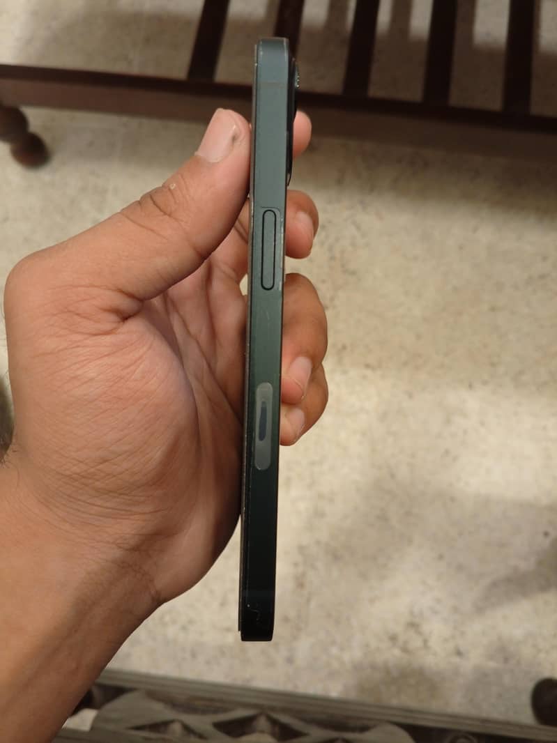 Apple iPhone 13 1