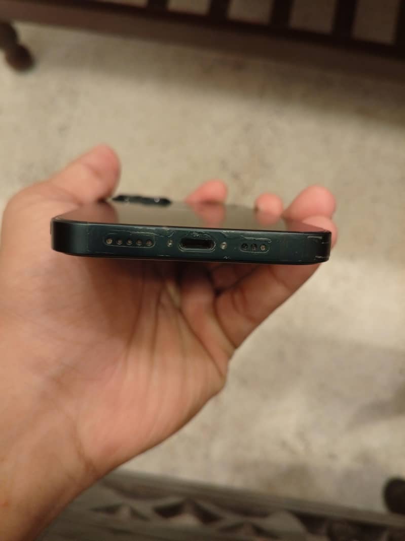Apple iPhone 13 2