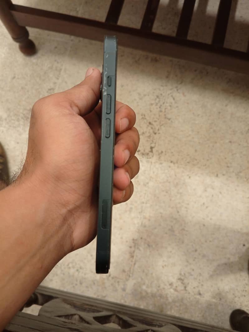 Apple iPhone 13 3
